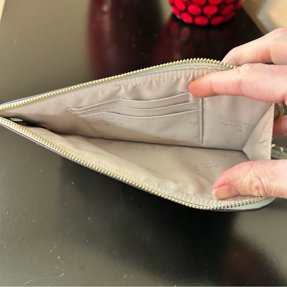 Kate Spade Lucy Day Tripper Daisy Medium L-Zip Wristlet - Picture 10 of 16